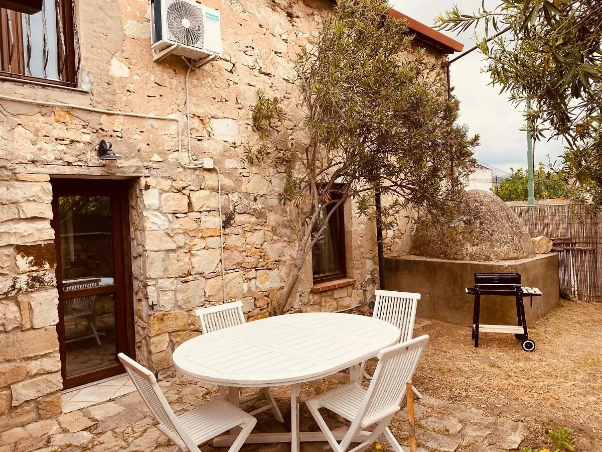 Casa Di Pietra Villa San Giovanni Suèrgiu 0*,
